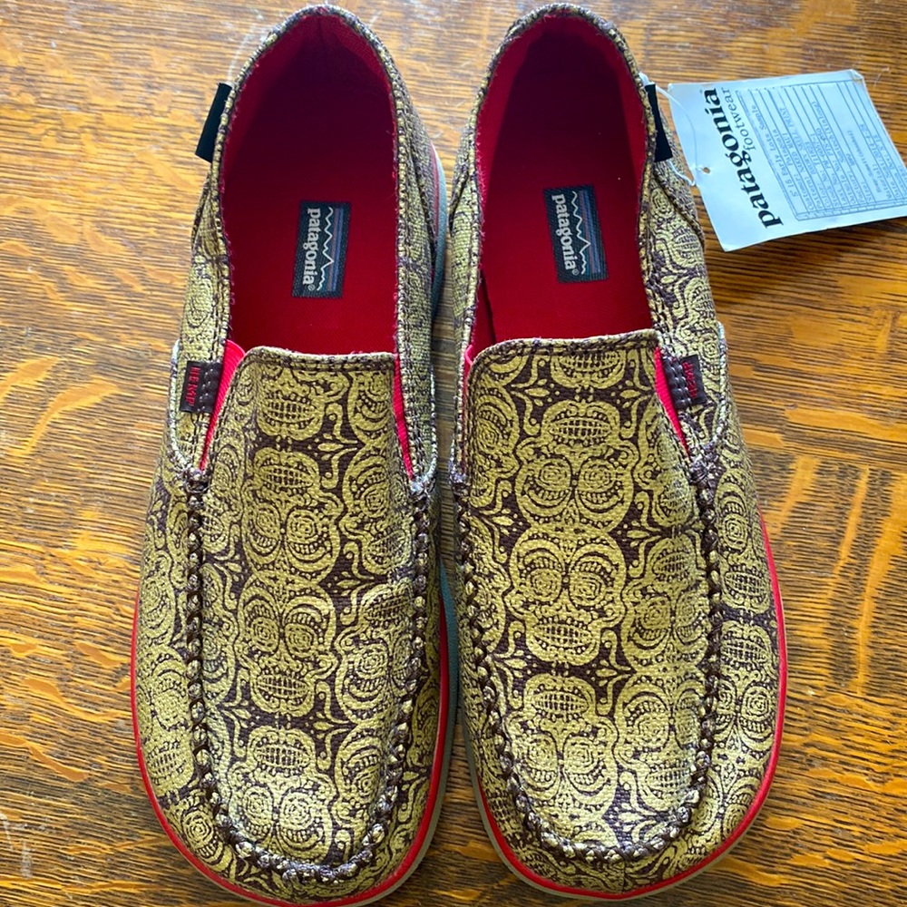 Pantagonia Men’s Shoes New With Tags Size Skull Print Halloween Maui 2014